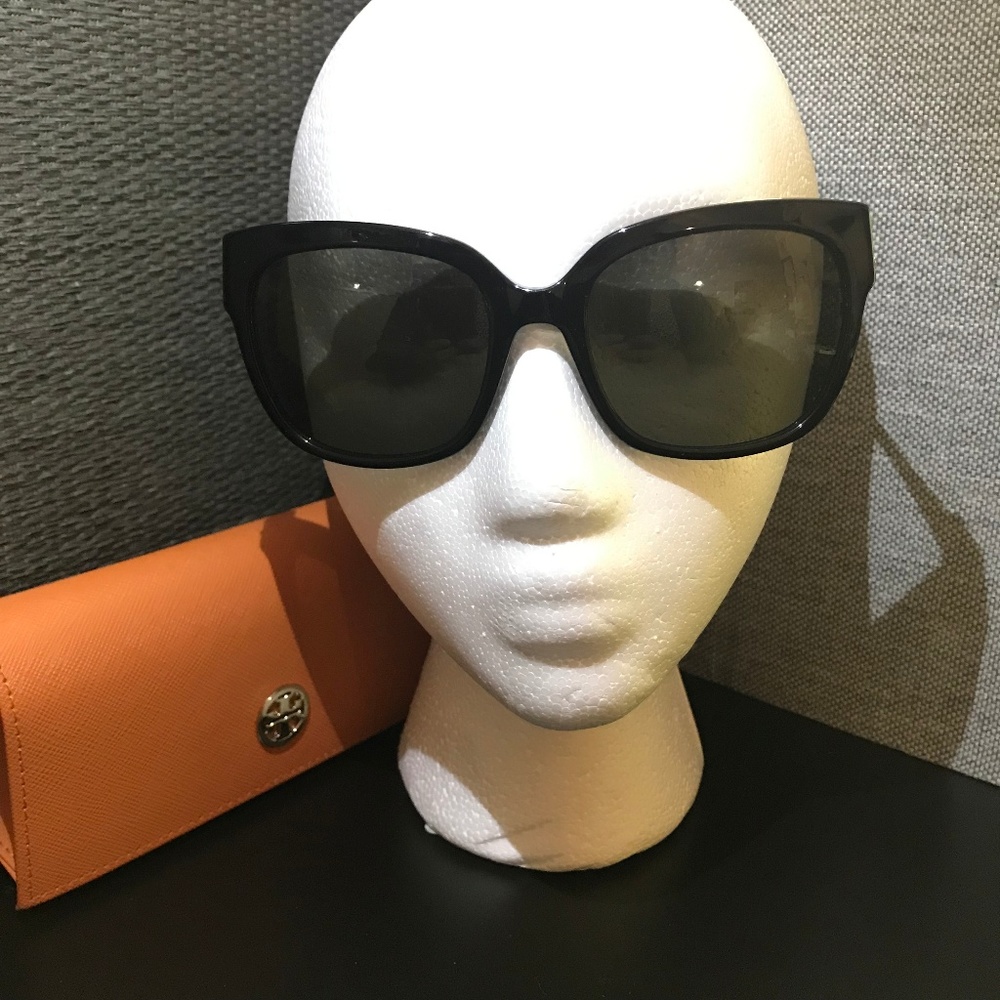 NWOT - WITH DEFECT TORY BURCH SUNGLASSES